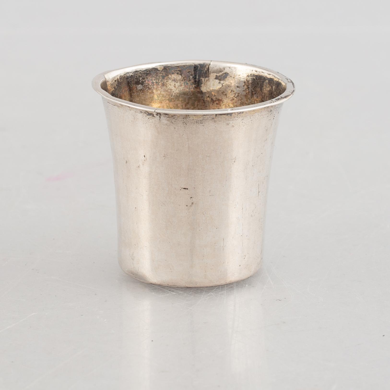 Five silver cups, 18th/19th Century.