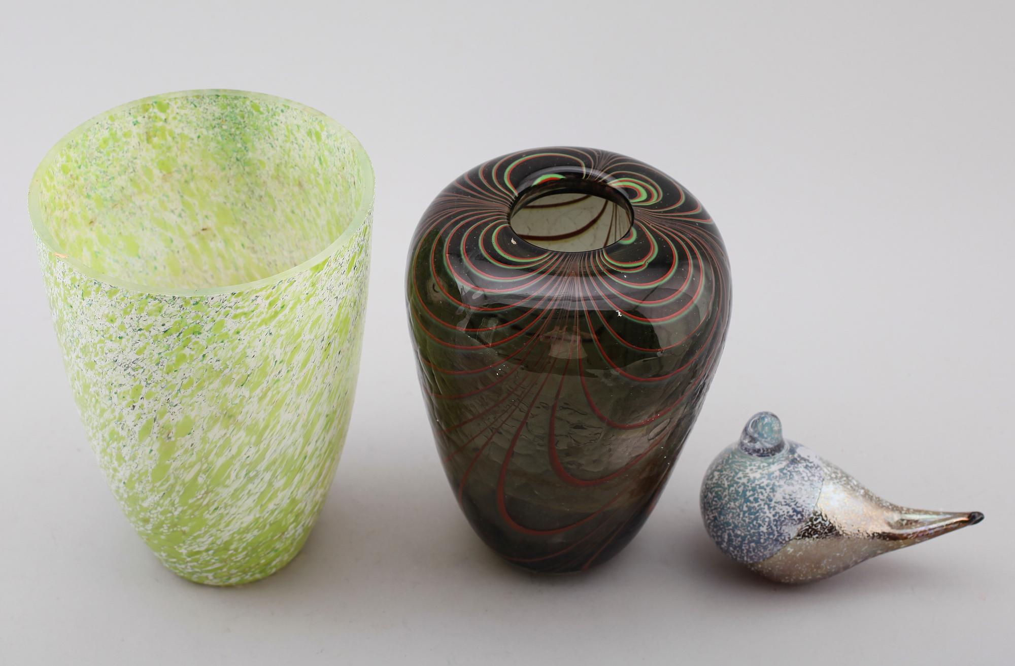 VASER, 2 st samt FIGUR, glas, 1900-talets andra hälft.