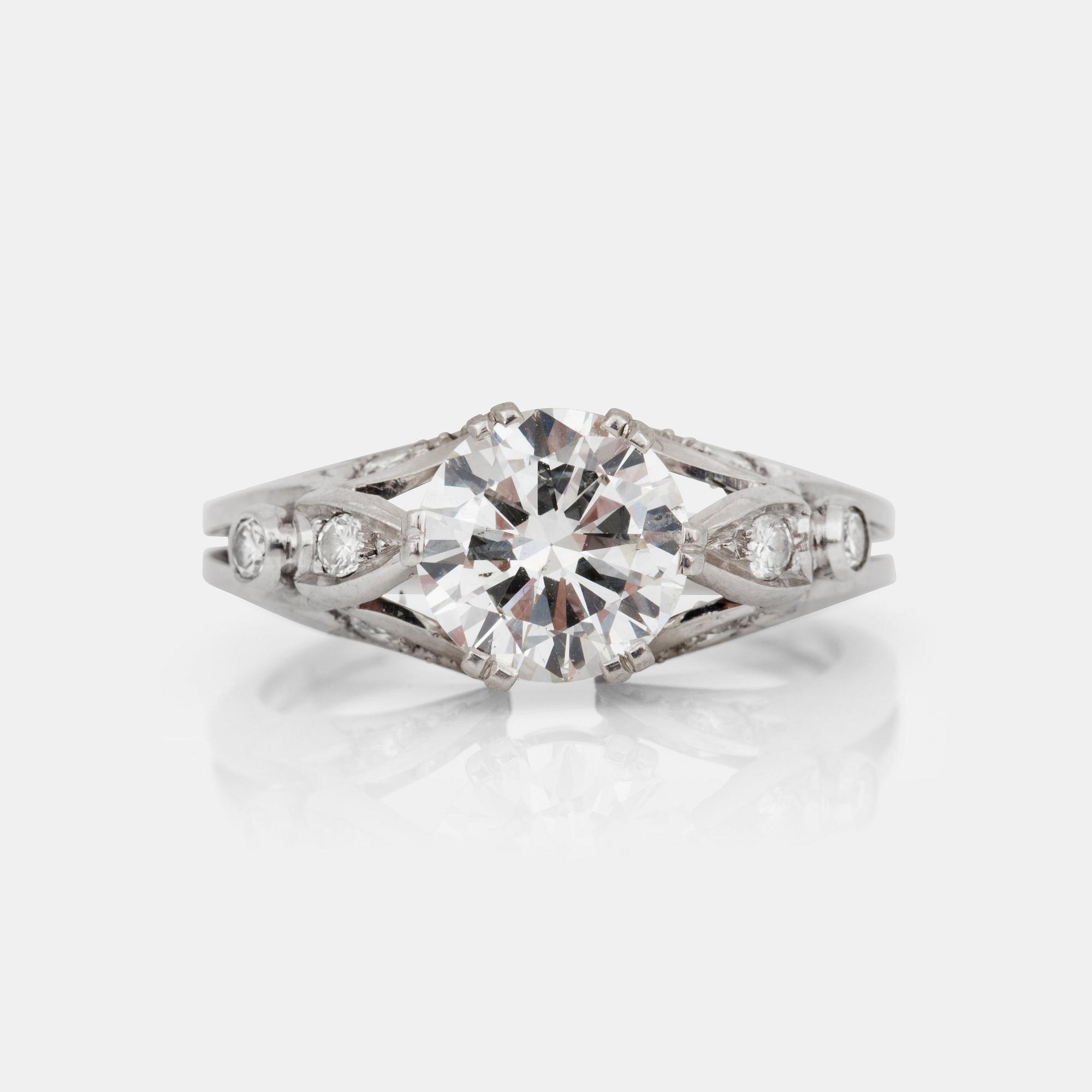 A circa 1.80 ct old-cut diamond ring. Quality H-I/SI.