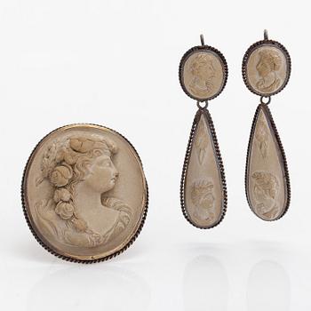 A brooch and a pair of earrings, lava cameo.