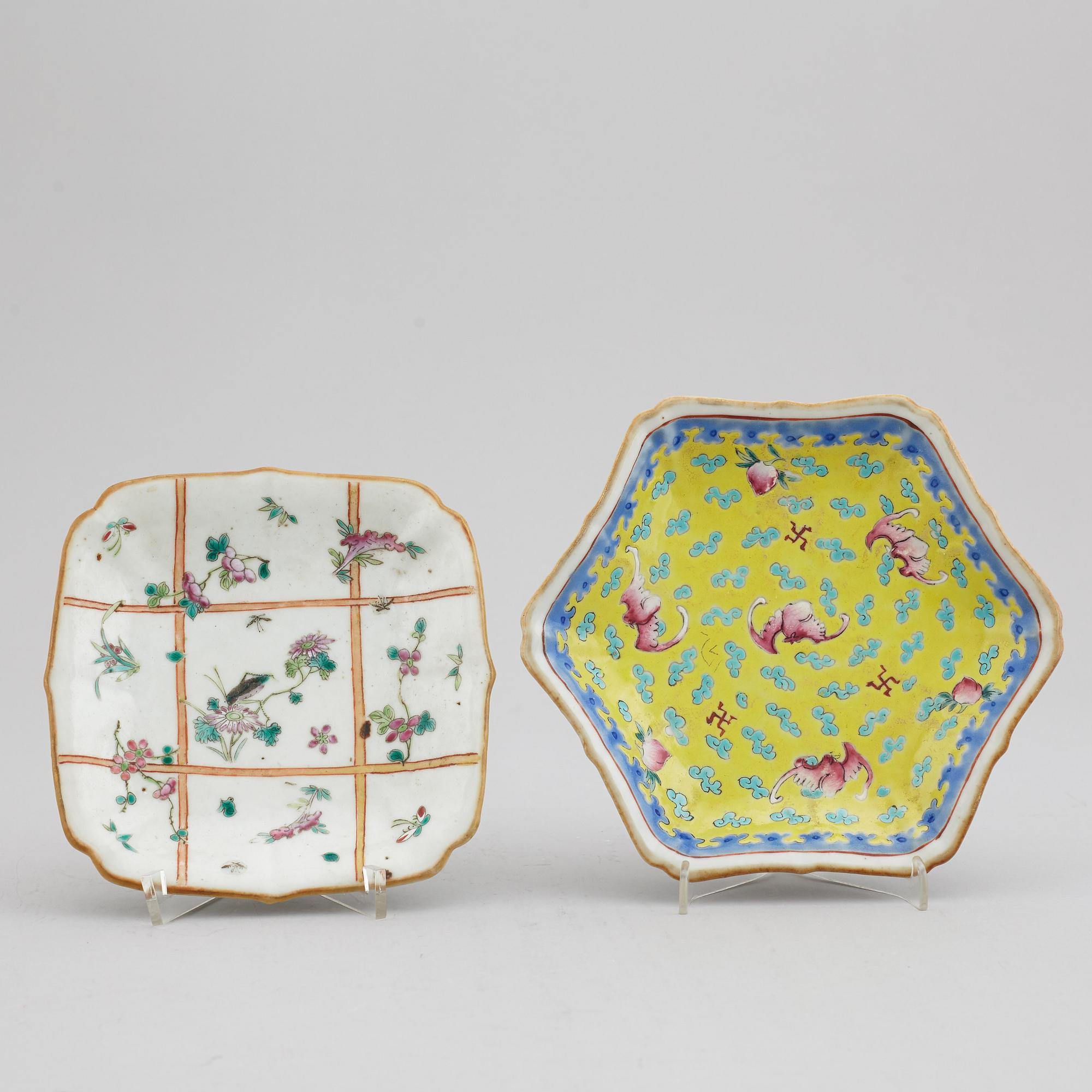 Two famille rose tazzas, late Qing dynasty, circa 1900.