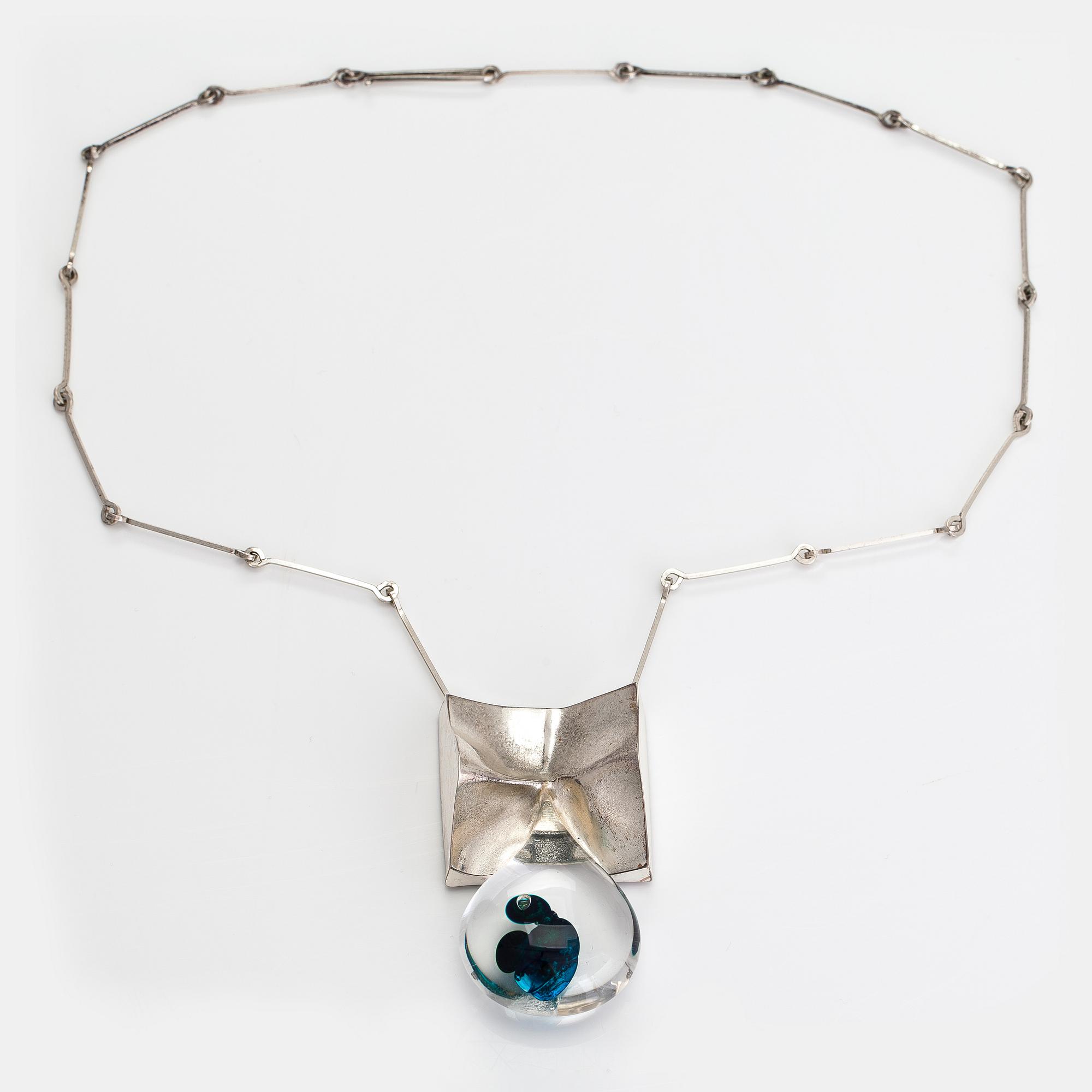 Björn Weckström, Halsband "Big drop", sterlingsilver och akryl. Lapponia 1973.