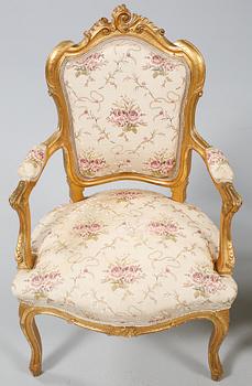 KARMSTOLAR, ett par, Louis XV-stil, omkring 1900-talets mitt.