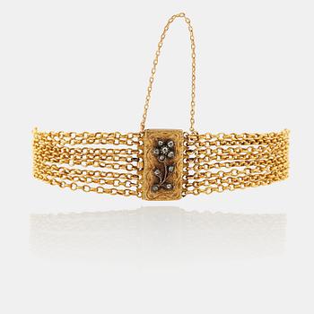 861. An 18K gold bracelet set with rose-cut diamonds.