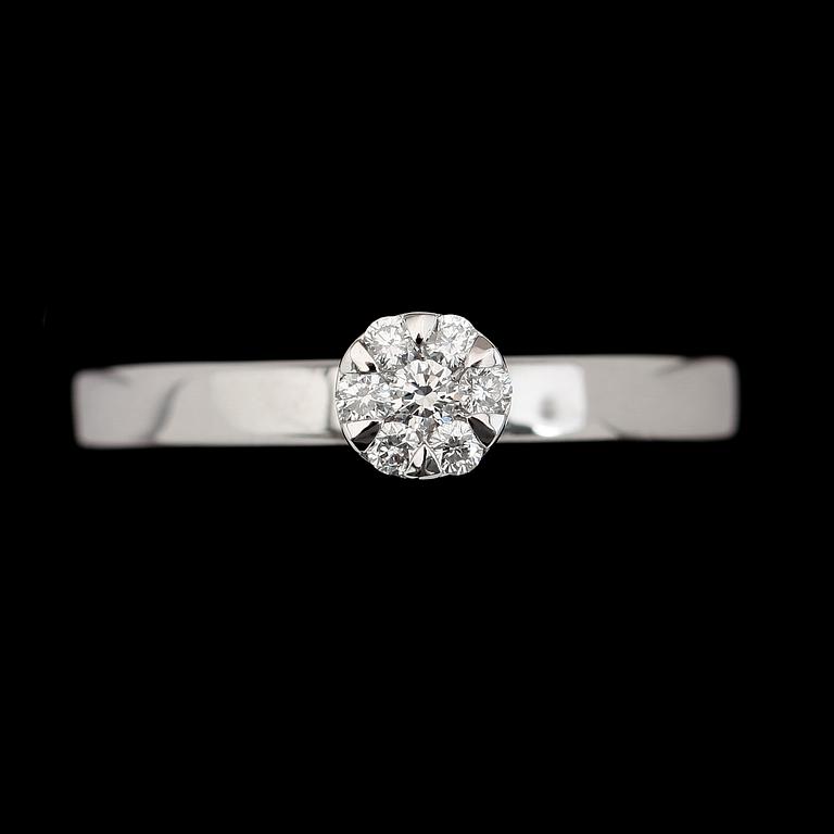 RING, 14K vitguld, briljantslipade diamanter. Vikt ca 3 g.