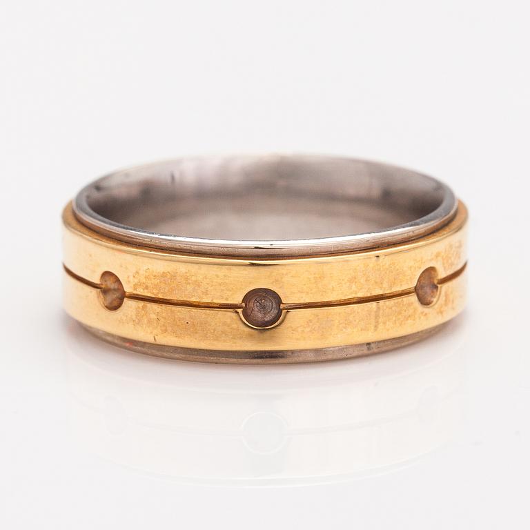 An 18K gold ring. Marski's.