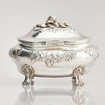 A Swedish 18th century silver sugar-casket, mark of Arvid Castman the younger, Eksjö 1774.