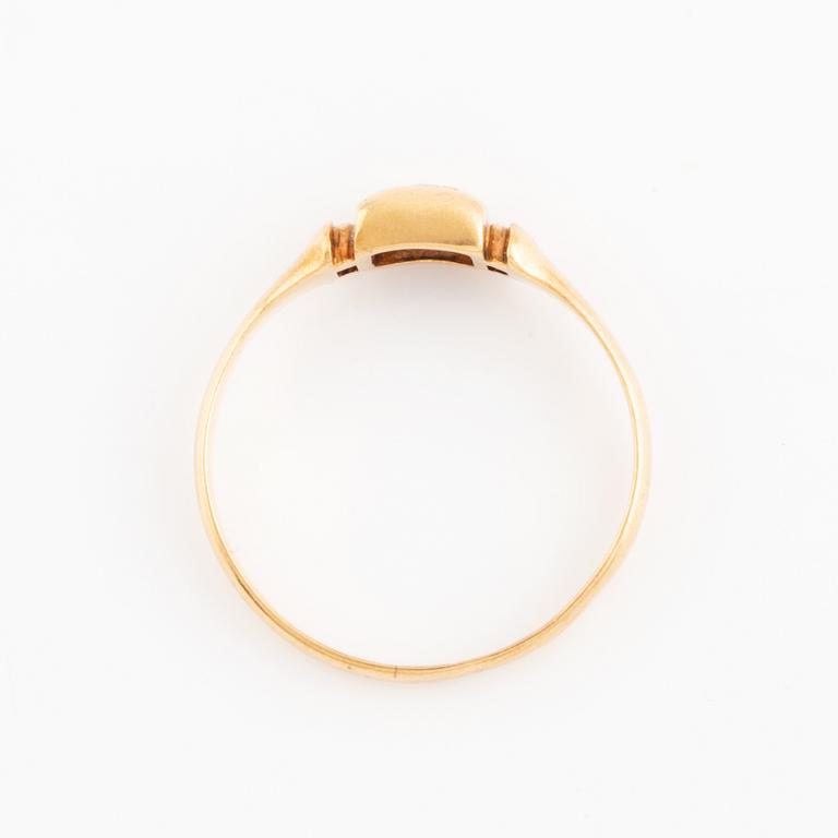 Faceted white stone ring.