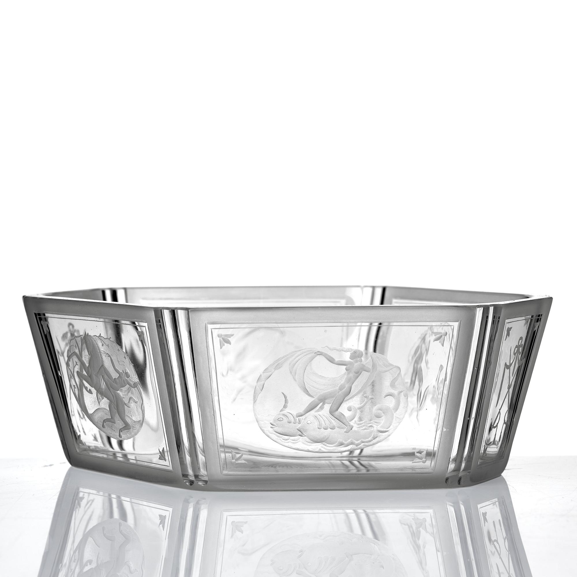 Simon Gate, an engraved glass bowl, Orrefors, Sweden 1946, model 372.
