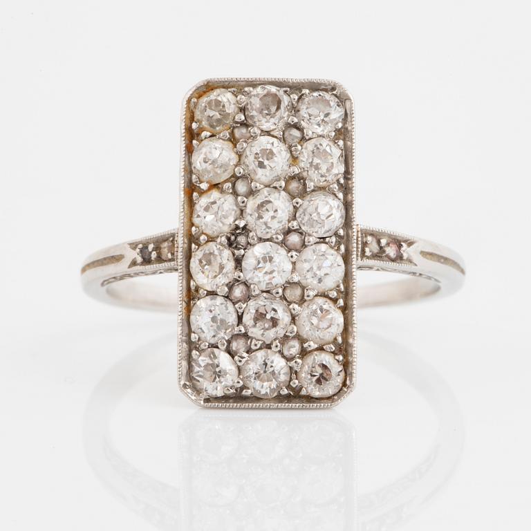White gold and old-cut diamond ring.