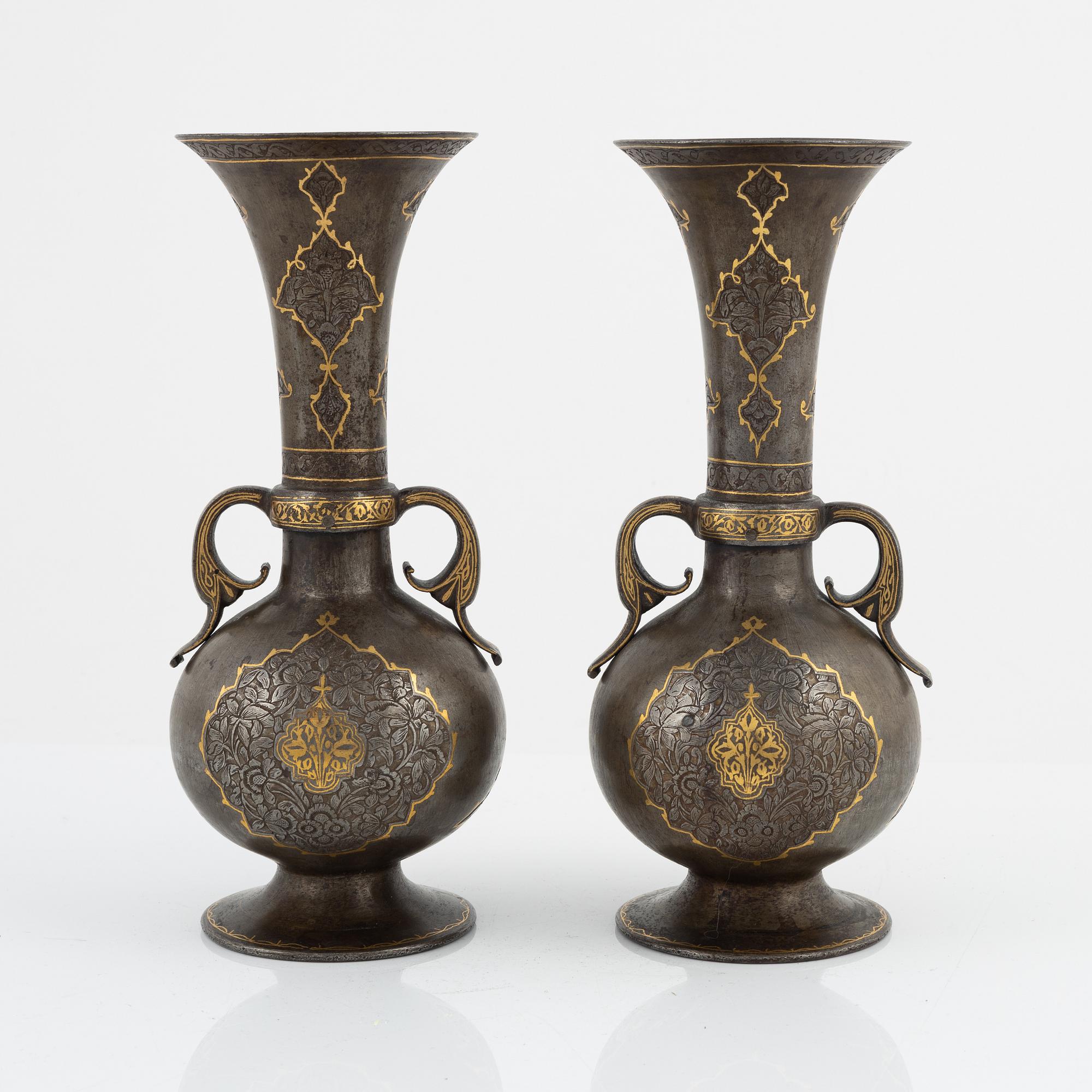 A pair of Persian vases, end of the 19th Century.
