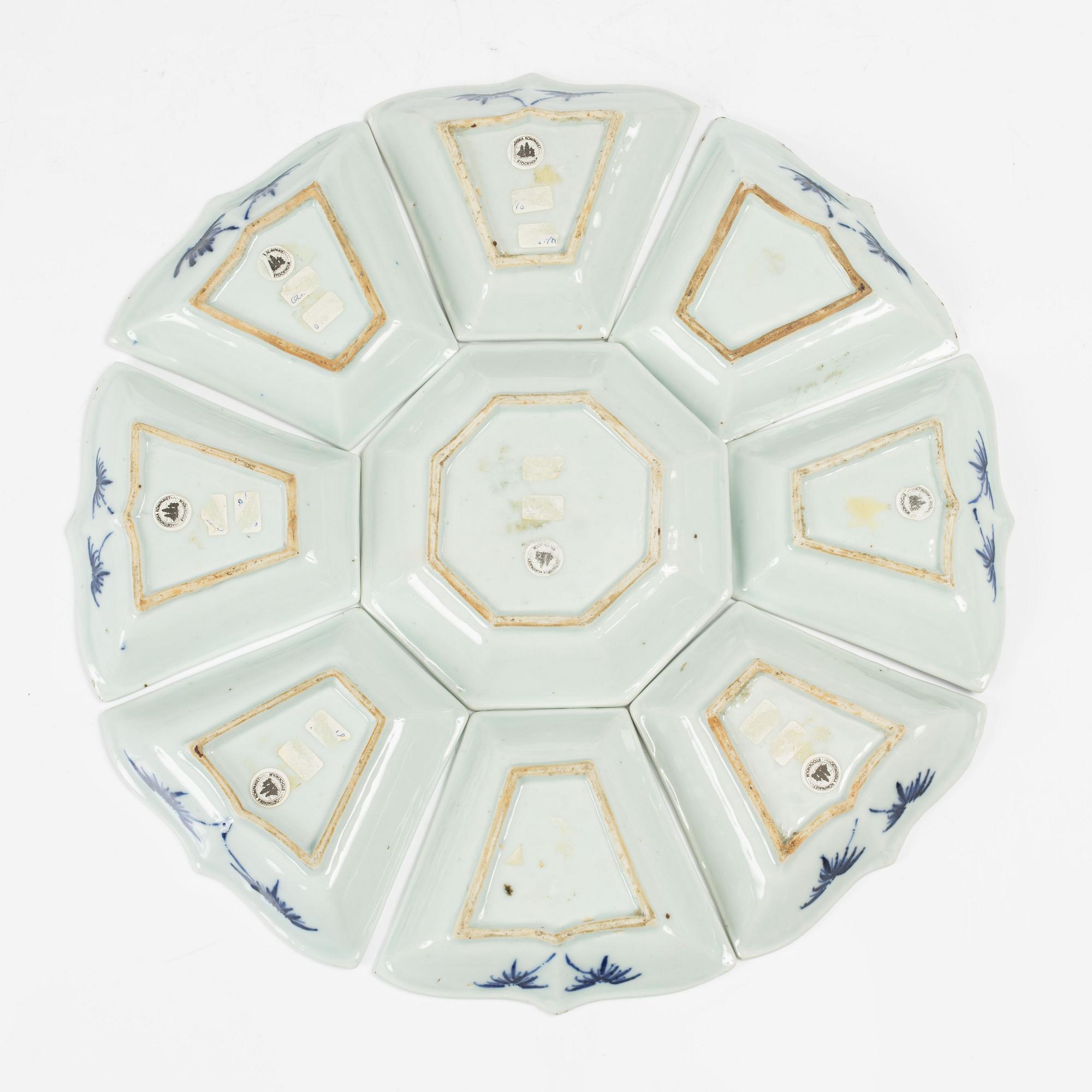 A nine piece Chinese export blue and white cabaret, Qing dynasty, Qianlong (1736-95).