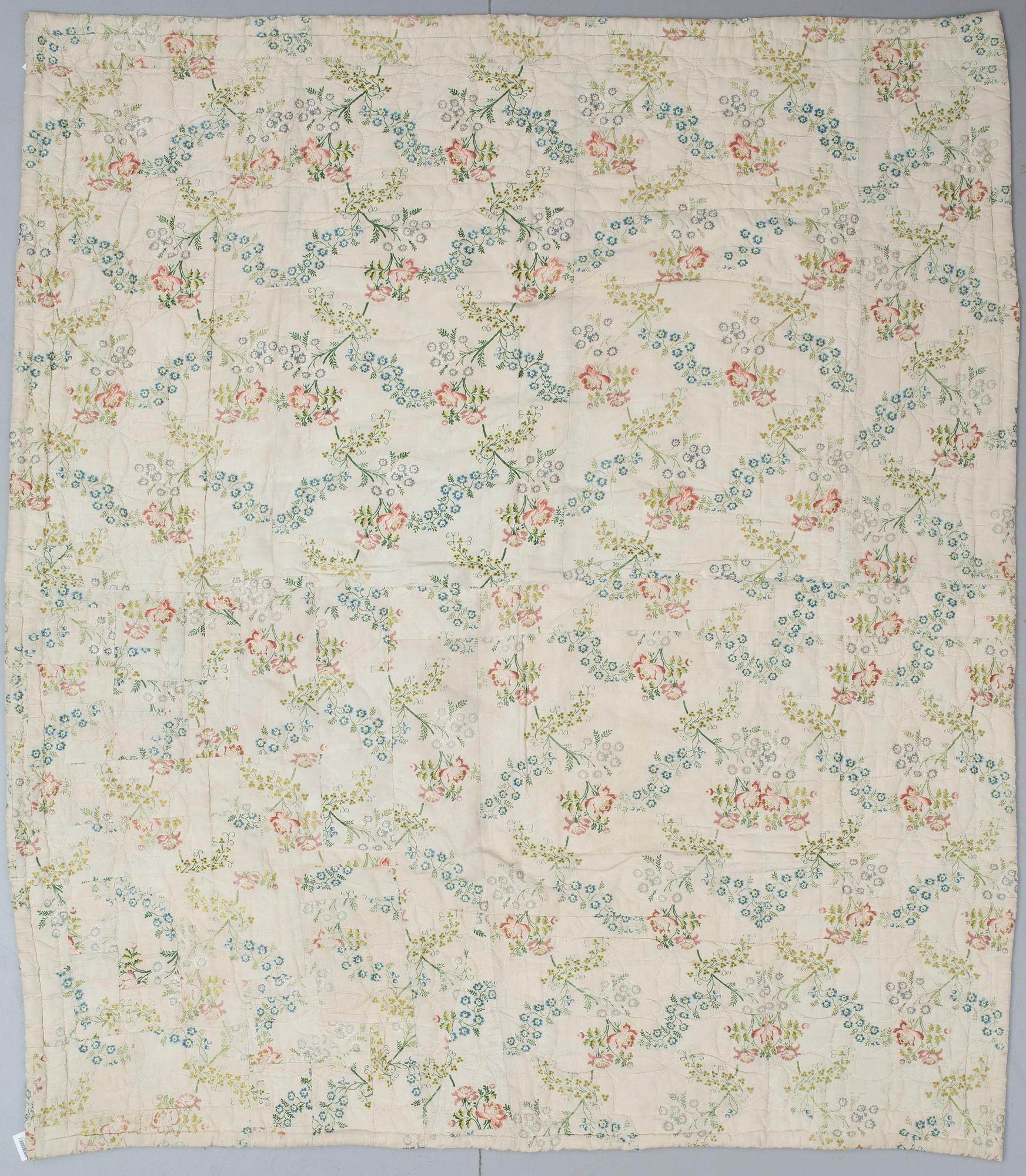 SILK BED COVER, quilted. Probably Swedish 18th century. 193 x 170 cm.