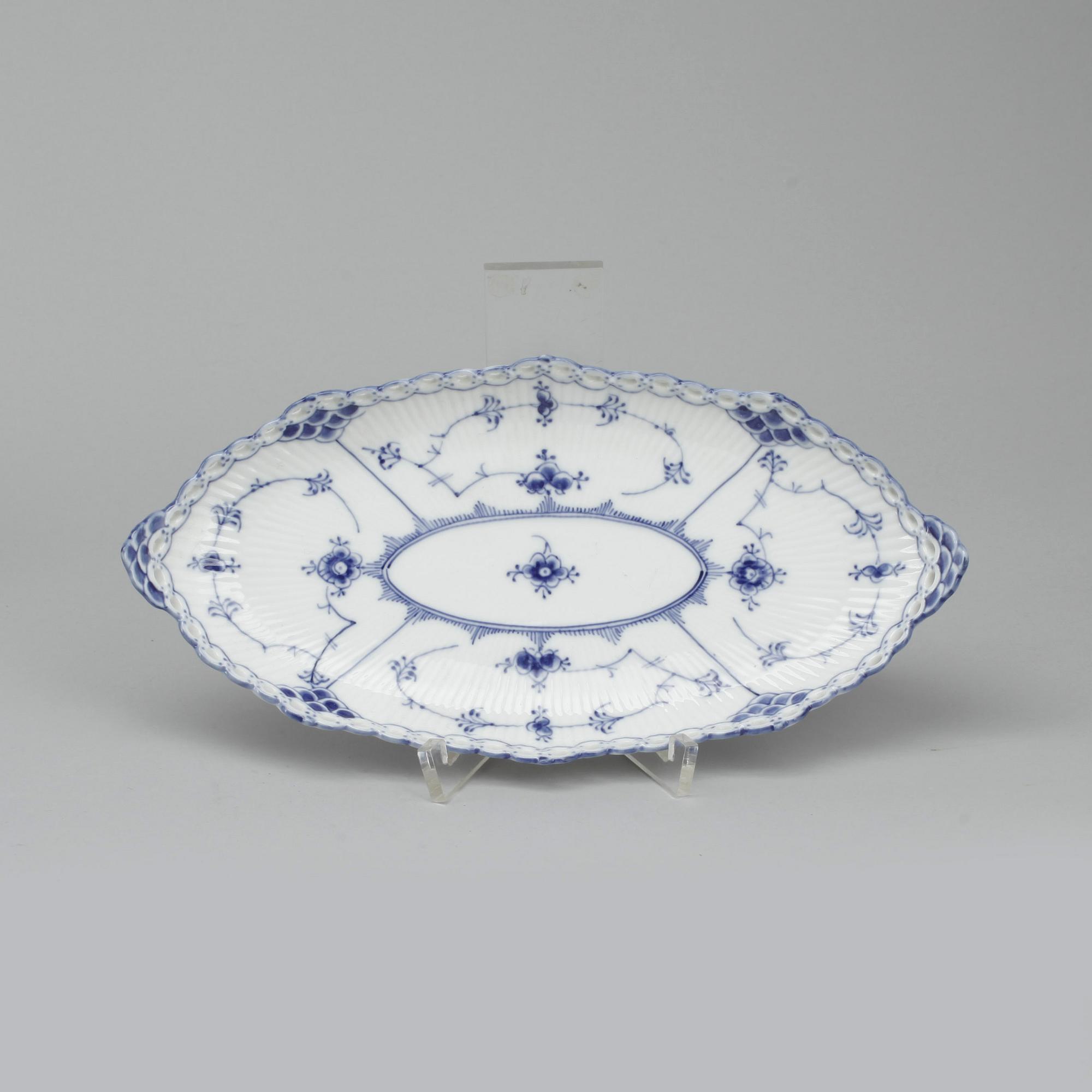 KAFFESERVIS, 69 delar, porslin, "Musselmalet", Royal Copenhagen, 1900-talets andra hälft.