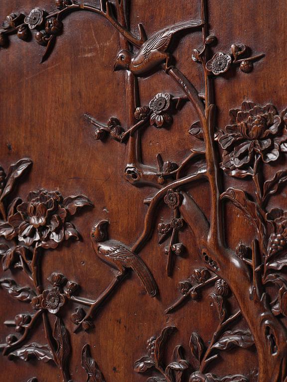 A well carved wooden panel, Qing dynasty, 18th/19th century.