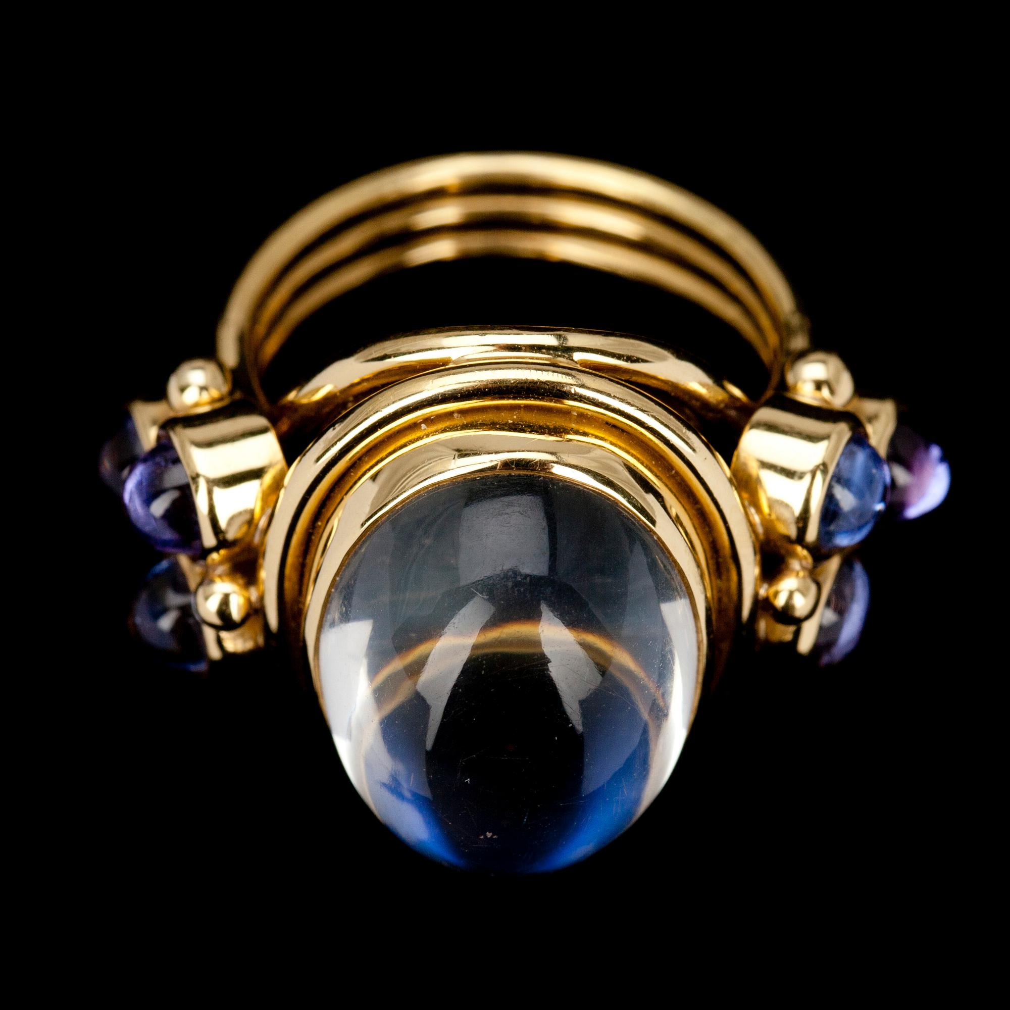 RING, guld 18K, månsten 12 ct, 6 ioliter. TEMPLE ST. CLAIR, USA. Vikt 17,1 g.