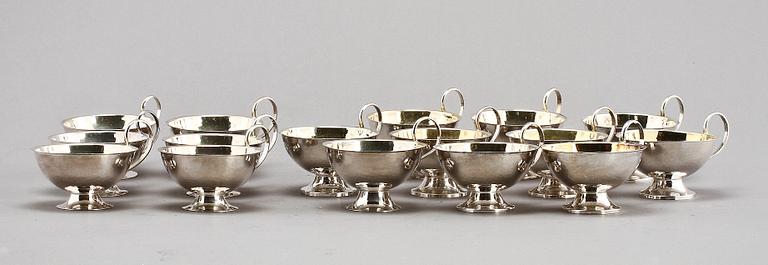 PUNCHMUGGAR, 16 st, silver, bl a GAB, Ceson, 1900-tal. Vikt 515 g.