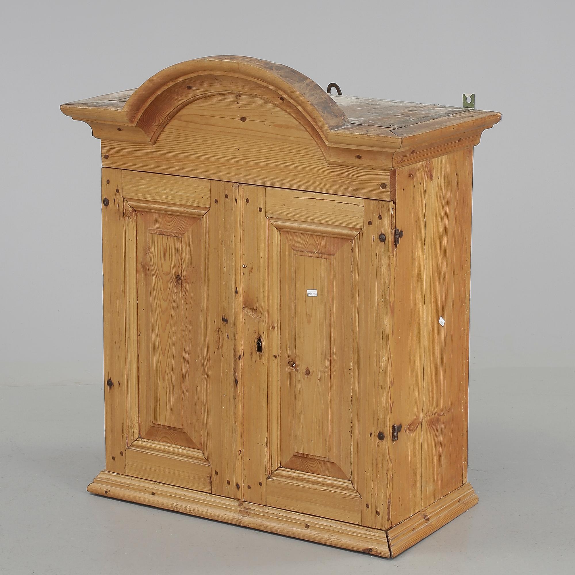 VÄGGSKÅP, allmoge, 1800-talets första hälft.