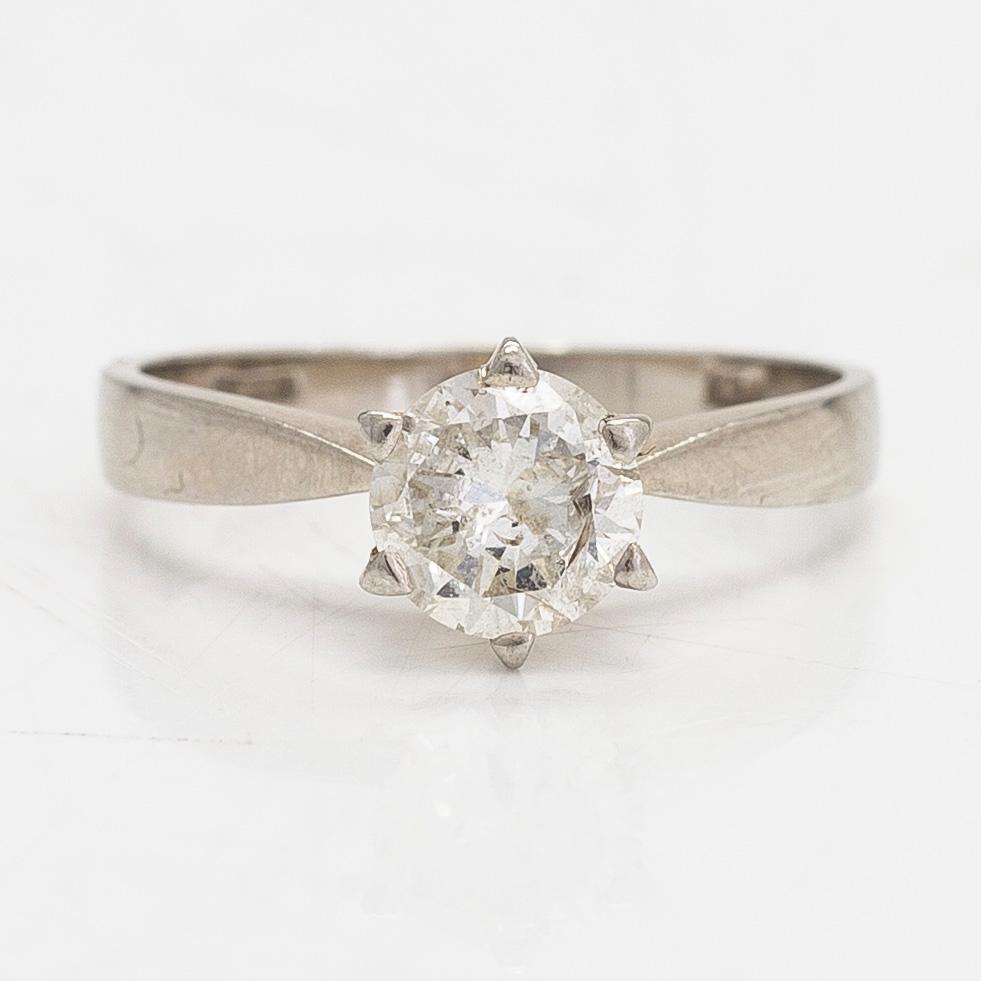 Ring, 18K vitguld, briljantslipad diamant ca 0.85 ct, Attilio Buzzetti, Rom, Italien.