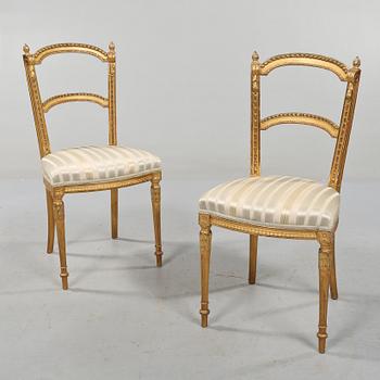 STOLAR, ett par, Louis XVI-stil, omkring år 1900.