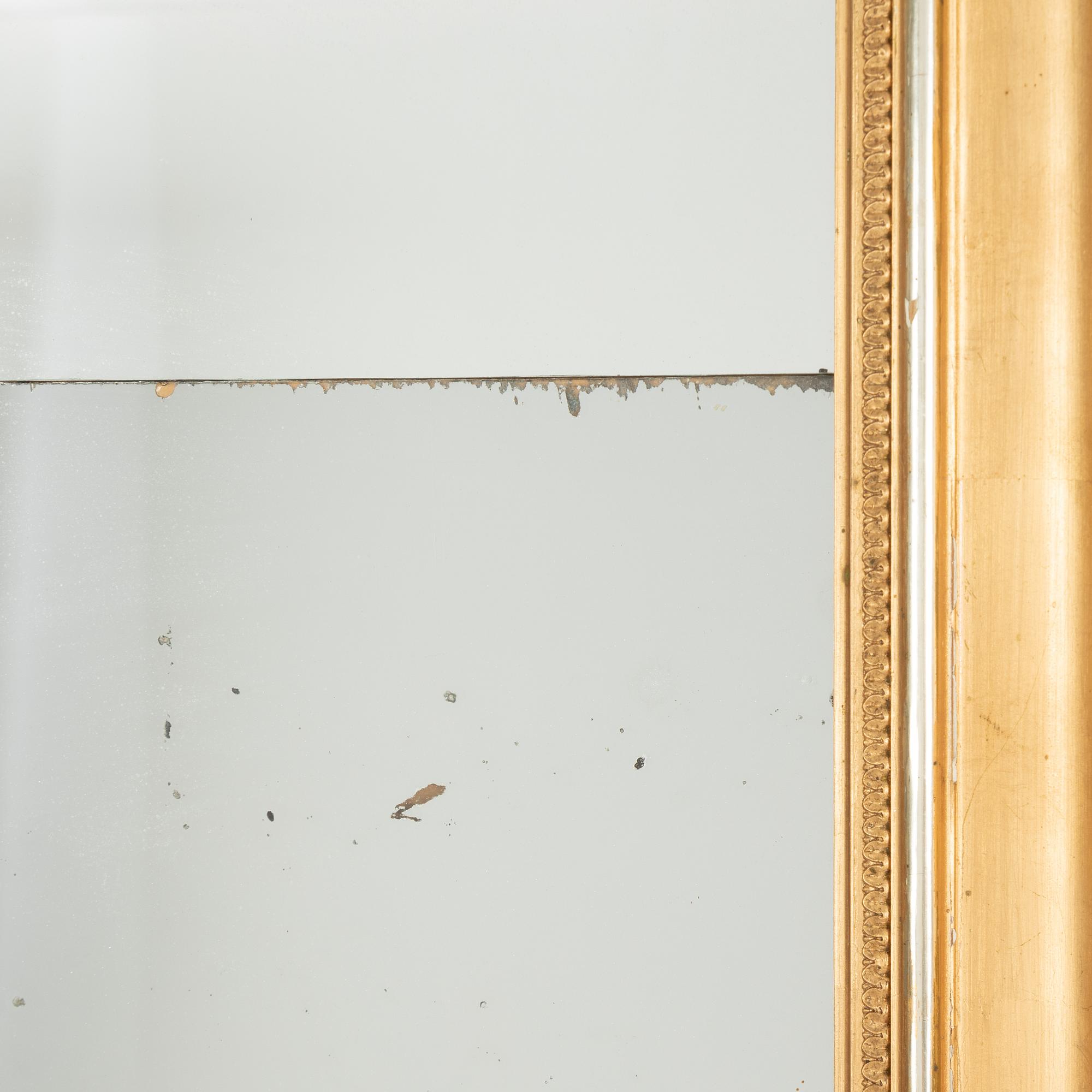 A rococo-style mirror and console table, around 1900.