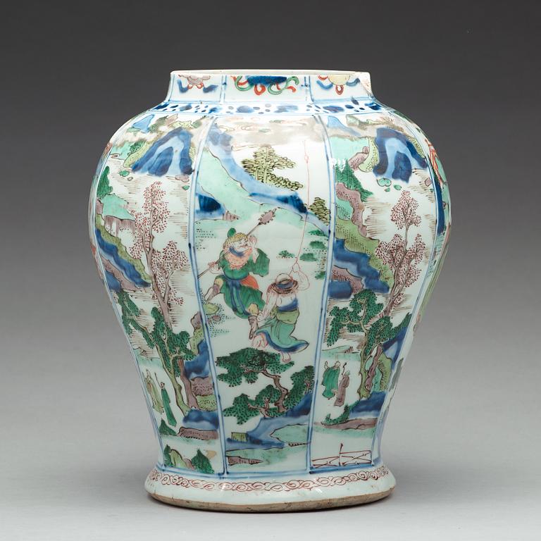 A wucai jar, Qing dynasty, 17th Century.