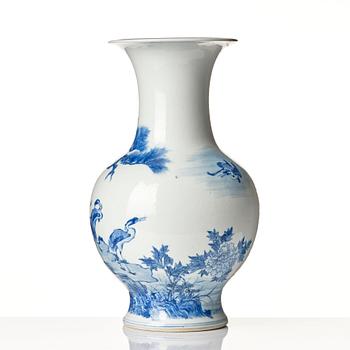 A blue and white baluster vase, late Qing dynasty, 19th Century.