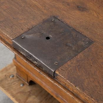 An oak secretaire, around 1800.