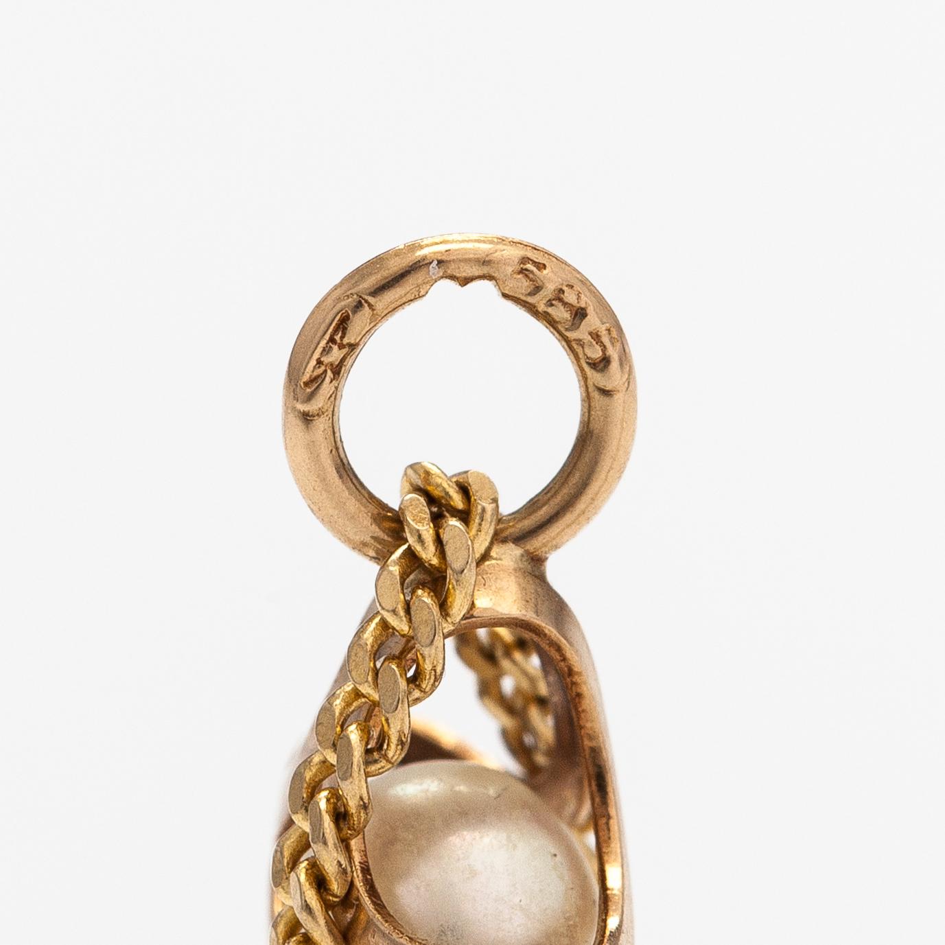 Elis Kauppi, A 14K gold necklace with a cultured pearl. Kupittaan kulta, Turku.