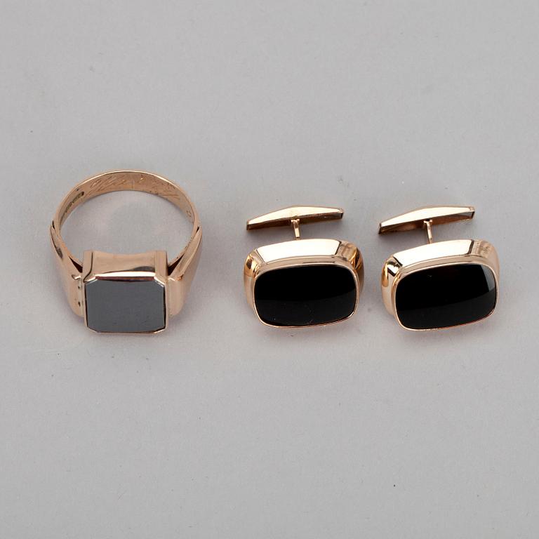 MANSCHETTKNAPPAR, guld 14K, onyx och hematit, Åbo 1967, 1970. Vikt tot. 13,8 g.