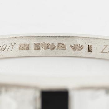 Wiwen Nilsson, armring sterlingsilver med trappslipad bergkristall och onyx, Lund 1935.