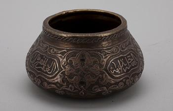 SKÅL, mässing samt silver, arkaiserande, Mellanöstern, sekelskiftet 1800/1900.