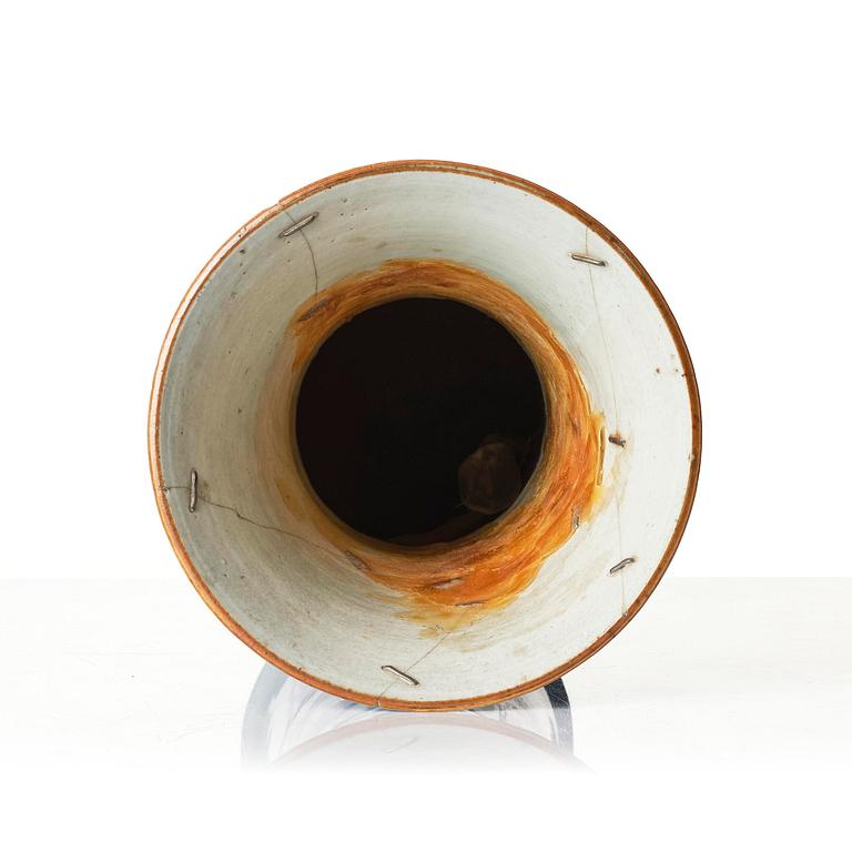 A blue and white 'four clawed dragon' vase, 17th century.