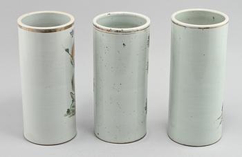 PENSELVASER, 3 st, porslin, Kina, 1900-tal.
