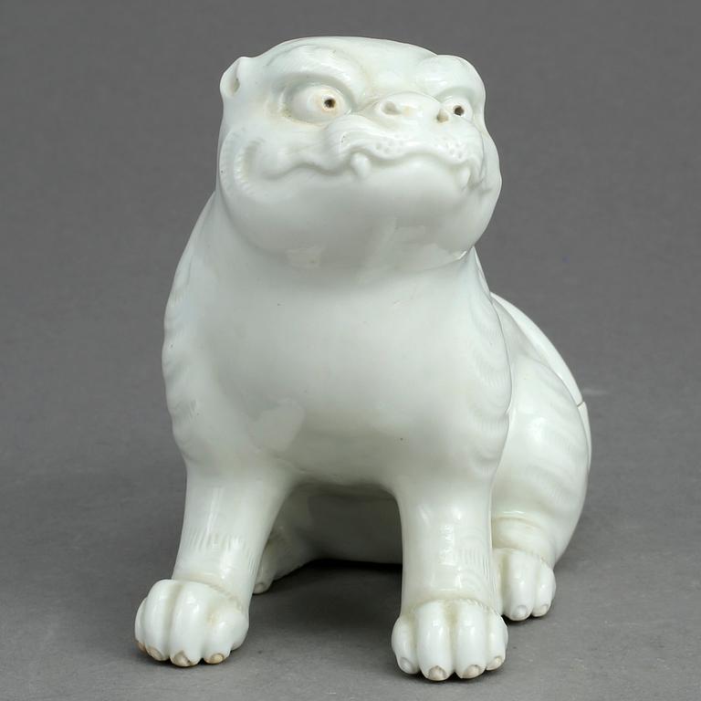 FIGURIN, porslin, blanc de chine, Kina, 1900-tal.