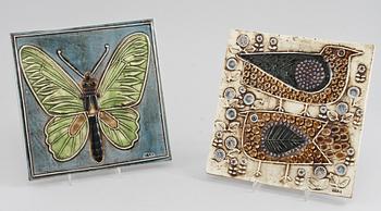 VÄGGRELIEFER, 2 st, stengods, Lisa Larson, 1900-talets andra hälft.