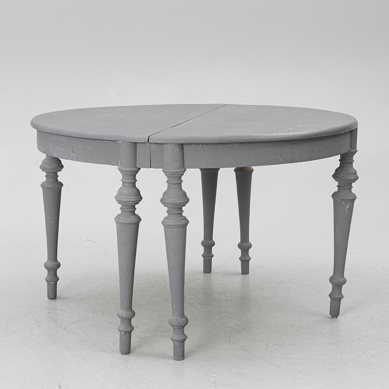 Bord, ett par, halvmåneformade, omkring 1900.