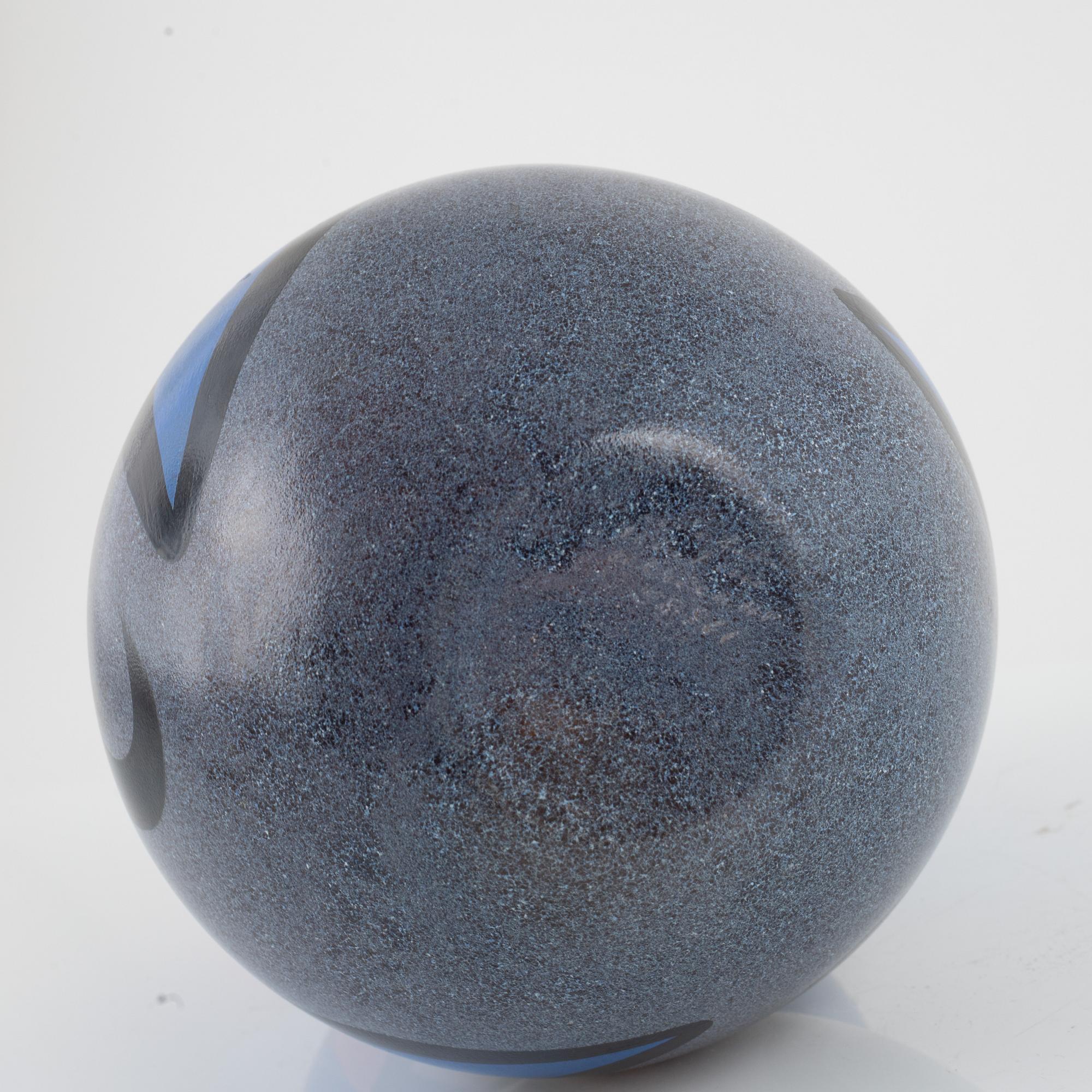 Ulrica Hydman-Vallien, a glass vase, Kosta Boda.