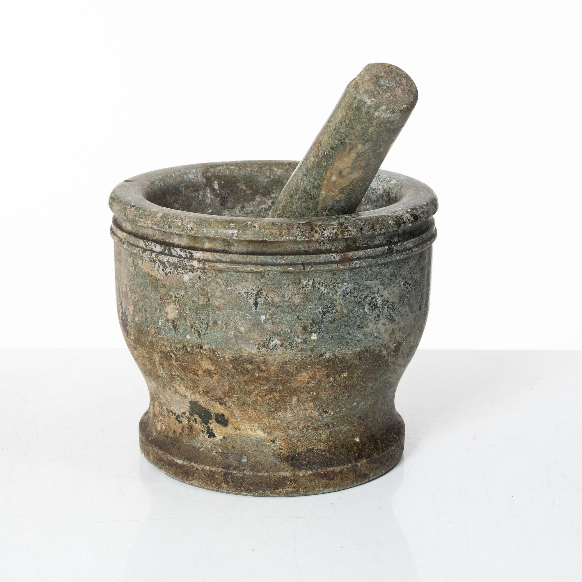 Mortel med stöt, kolmårdsmarmor, 1800-tal.