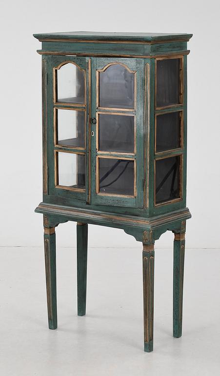 VITRINSKÅP, 1900-talets första hälft.