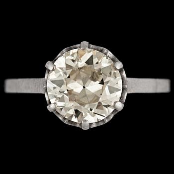 80. RING, gammalslipad diamant, ca 2 ct.