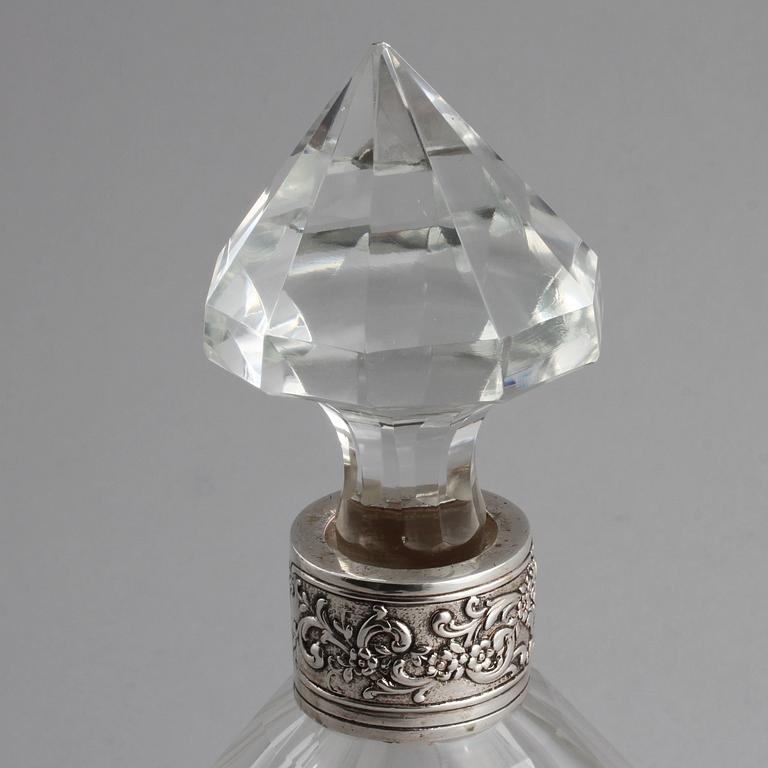KARAFFER, ett par, glas och silver, Tyskland, svenska importstämplar, 1900-tal.