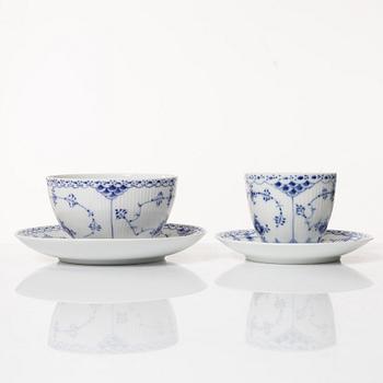 Royal Copenhagen, mat-, kaffe- och teservis, 88 delar, "Musselmalet", Danmark, 1800-1900-tal.