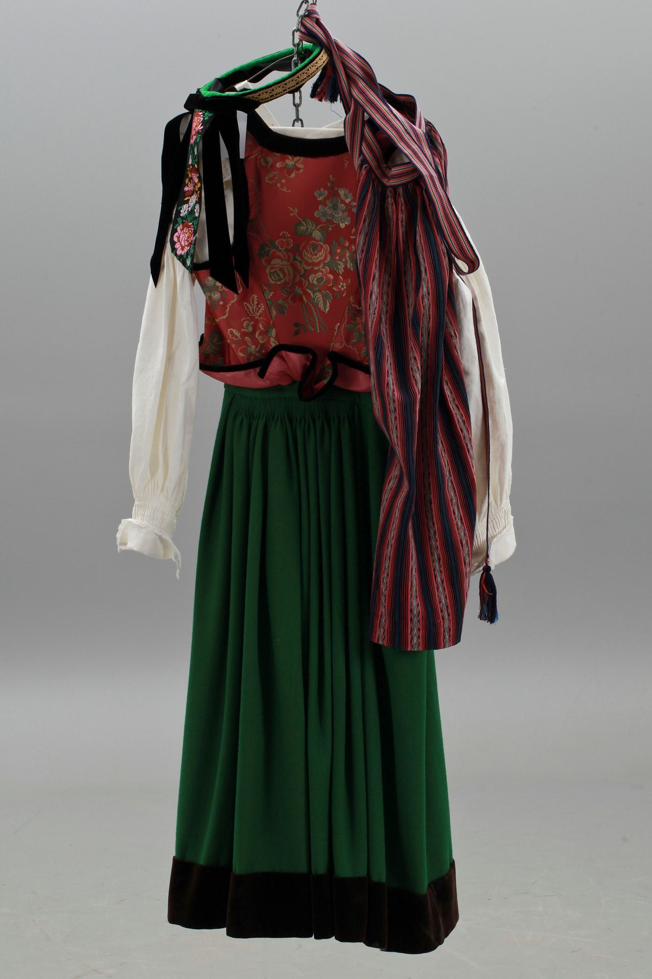 HÄRADSDRÄKT, Luggude, stlk ca 40-42.