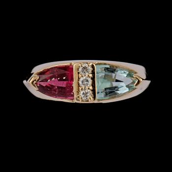 RING, 14k guld med 3 briljantslipade diamanter, ca 0.03 ct samt triangelslipade färgade stenar, stämplad B&H. Vikt 4 g.