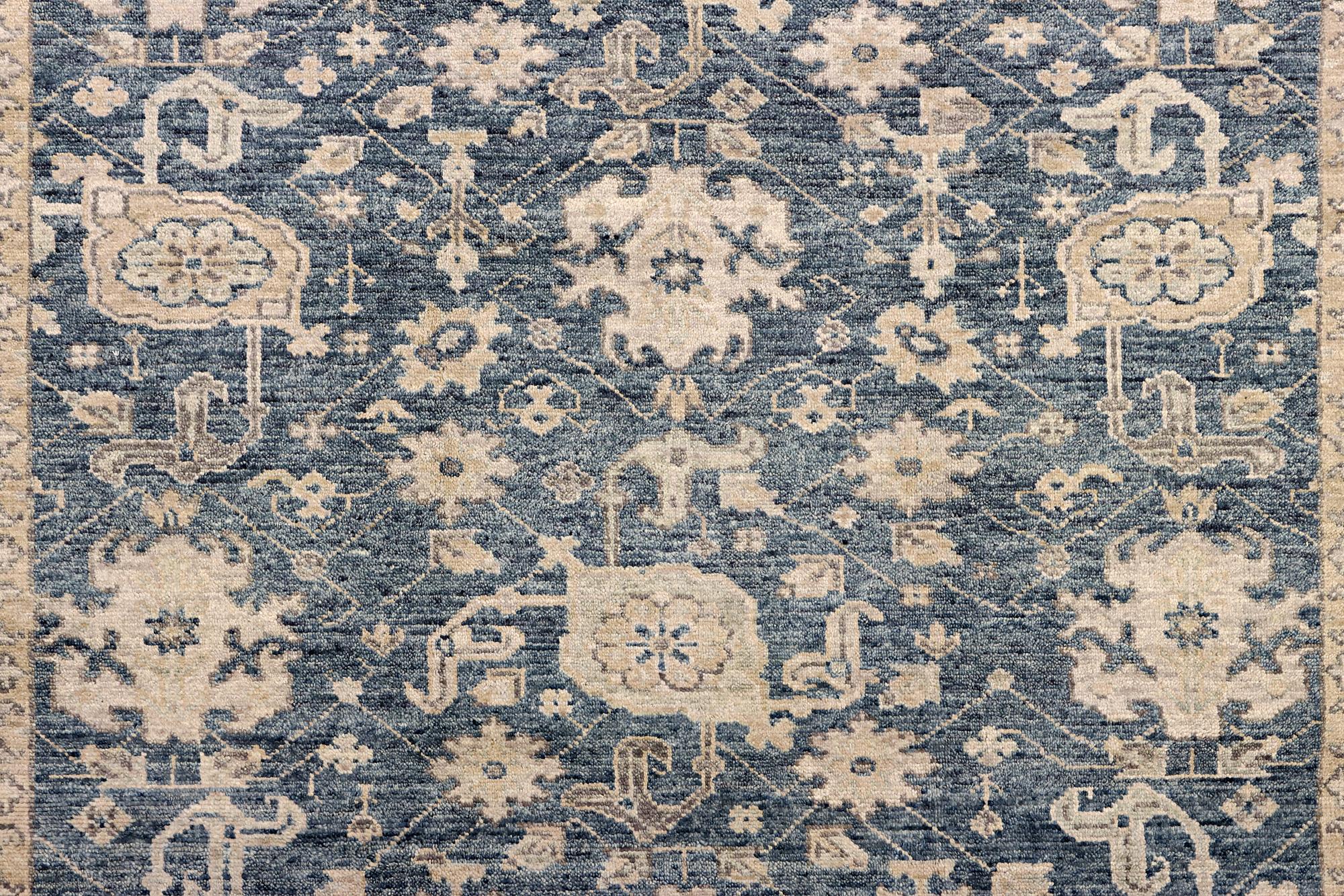 Matta, med sk. Mamlukdesign, ca 307 x 253 cm.