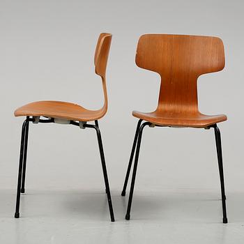 STOLAR, ett par, modell 3103, design Arne Jacobsen by Fritz Hansen. Danmark, 1973.