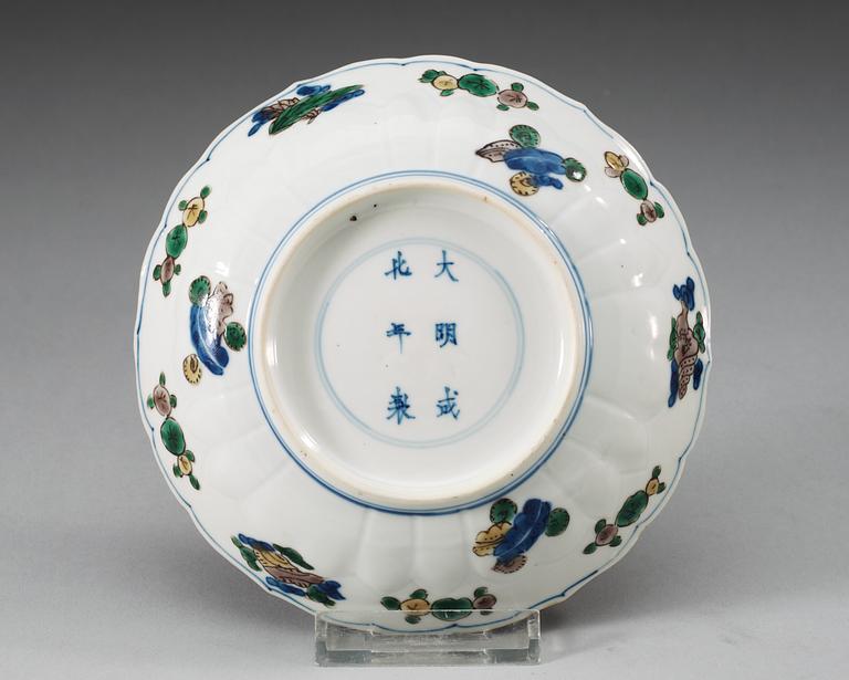 A famille verte dish, Qing dynasty, 17th Century with Chenghuas six character mark.