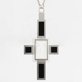 Wiwen Nilsson, hängsmycke i form av ett kors i sterlingsilver med fasettslipad bergkristall och onyx, Lund 1939.