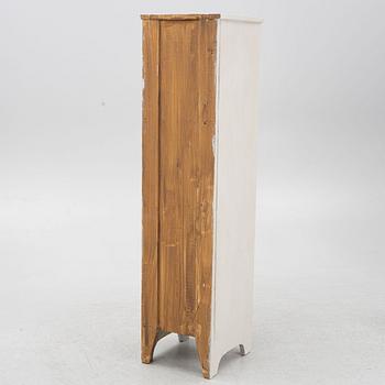 An early 20th century cabinet.